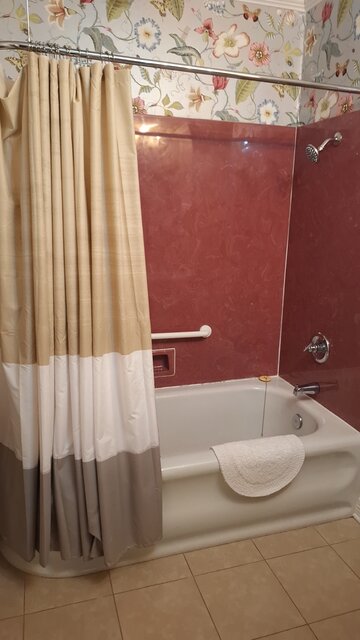 Image 4 for Loyola Suite - Standard Double Queen