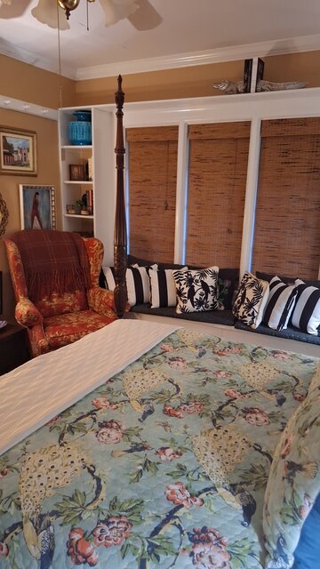 Image 2 for Loyola Suite - Standard Double Queen