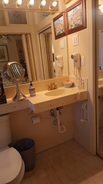 Image 4 for Rebecca Room - Standard Double Queen