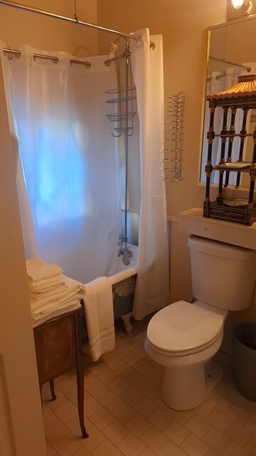 Image 5 for Rebecca Room - Standard Double Queen