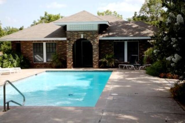 Image 5 for Pool House Suite 2