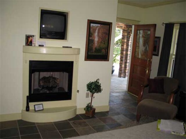 Image 4 for Pool House Suite 1