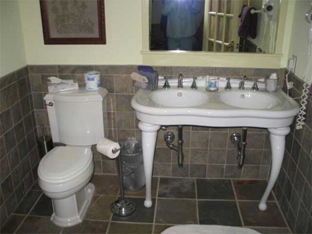 Image 2 for Pool House Suite 1