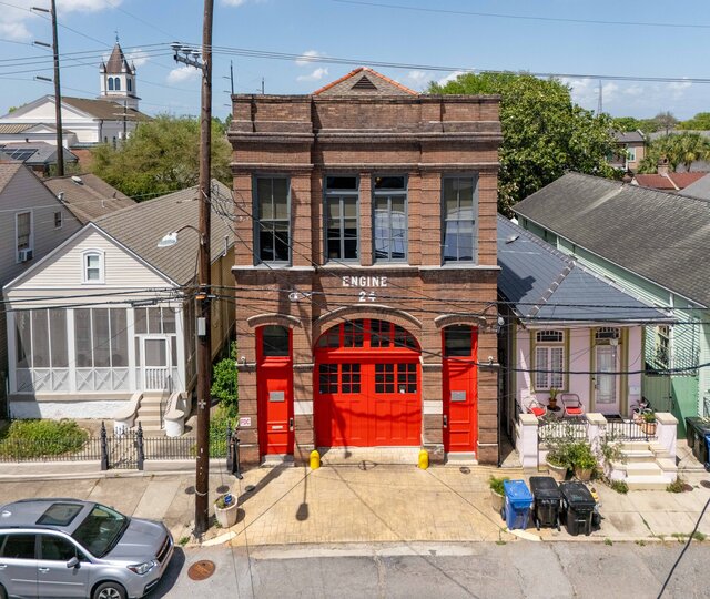 Image 4 for Engine 24 Firehouse B & B Courtyard Room 4