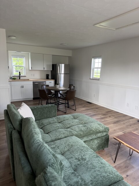 Image 12 for Farmhouse Suite