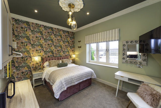 Image 1 for Luxury King (Patio)