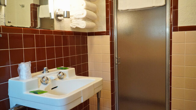Image 4 for One Queen Bed with Shower