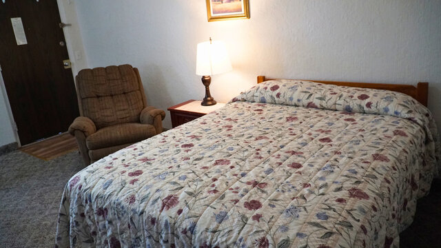 Image 2 for One Queen Bed with Bathtub/Shower