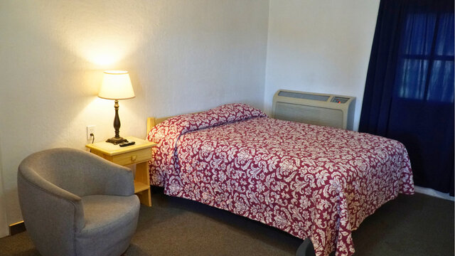 Image 2 for One Queen Bed with Bathtub/Shower