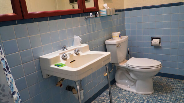 Image 4 for Two Queen Beds with Bathtub/Shower