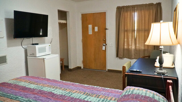Image 4 for One Queen Bed with Shower