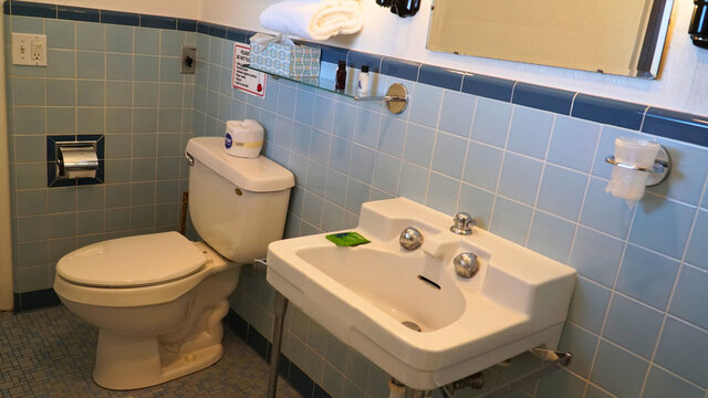 Image 5 for One Queen Bed with Bathtub/Shower
