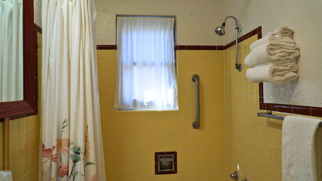 Image 7 for One Queen Bed with Bathtub/Shower