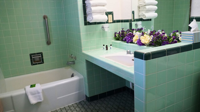 Image 4 for Two Queen Beds with Bathtub/Shower