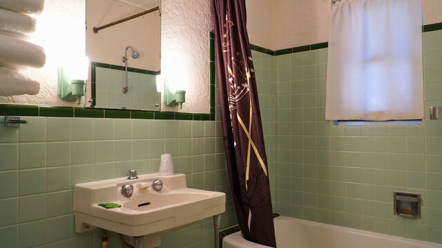 Image 5 for Two Queen Beds with Bathtub/Shower