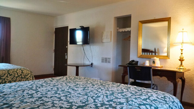 Image 3 for Two Queen Beds with Bathtub/Shower