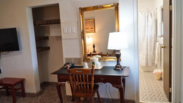 Image 3 for One Queen Bed with Bathtub/Shower