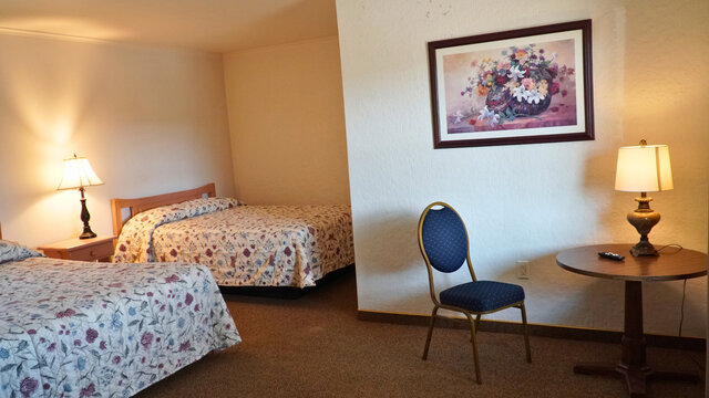 Image 3 for Two Queen Beds with Bathtub/Shower
