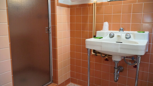 Image 7 for One Queen Bed with Shower