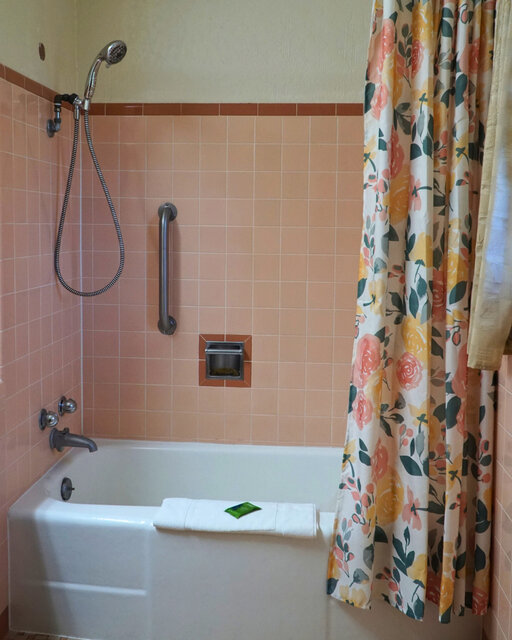 Image 11 for Two Queen Beds with Bathtub/Shower