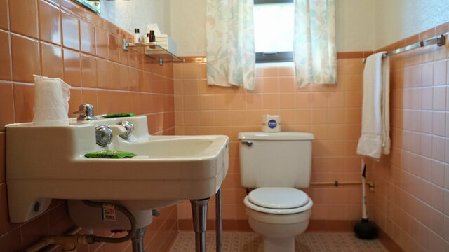 Image 8 for One Queen Bed with Shower