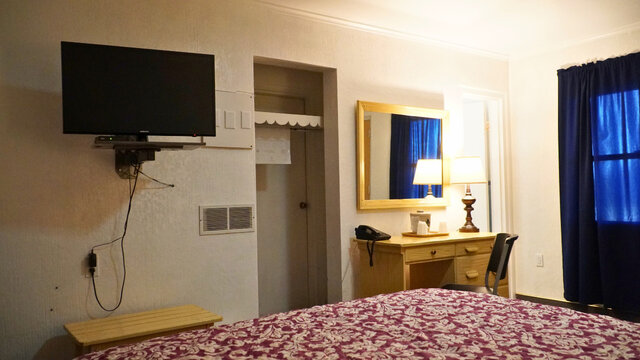 Image 3 for One Queen Bed with Bathtub/Shower