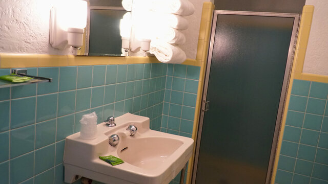 Image 5 for Two Queen Beds with Shower