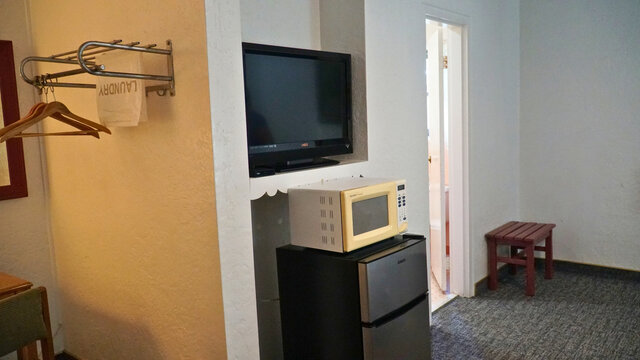 Image 3 for One Queen Bed with Shower