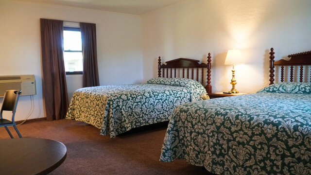 Image 5 for Two Queen Beds with Bathtub/Shower