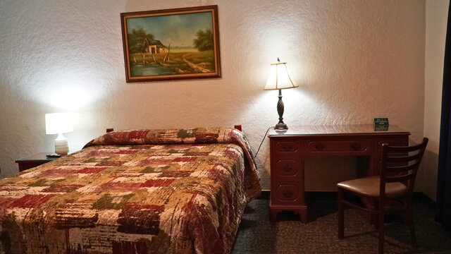 Image 4 for One Queen Bed with Shower