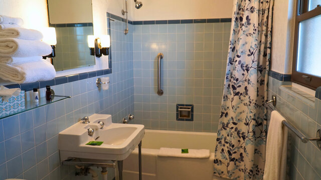 Image 6 for One Queen Bed with Bathtub/Shower