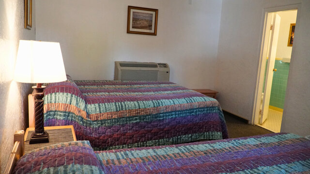 Image 2 for Two Queen Beds with Shower