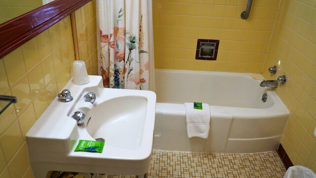 Image 6 for One Queen Bed with Bathtub/Shower
