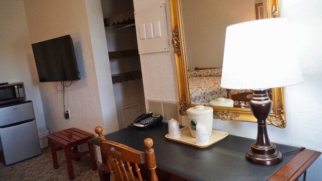Image 4 for One Queen Bed with Bathtub/Shower