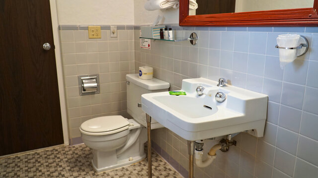 Image 5 for One Queen Bed with Bathtub/Shower