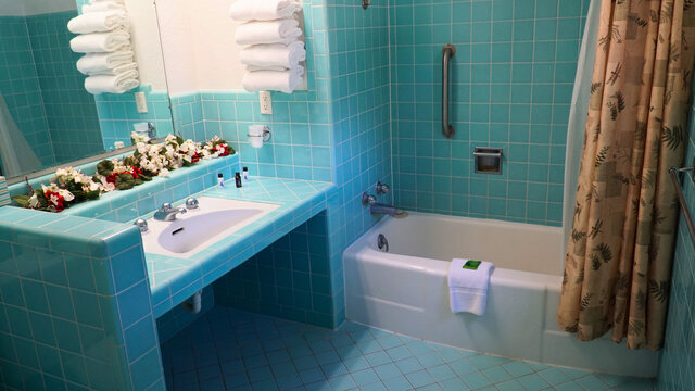 Image 4 for Two Queen Beds with Bathtub/Shower