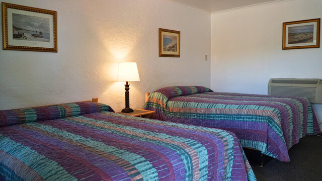 Image 1 for Two Queen Beds with Shower