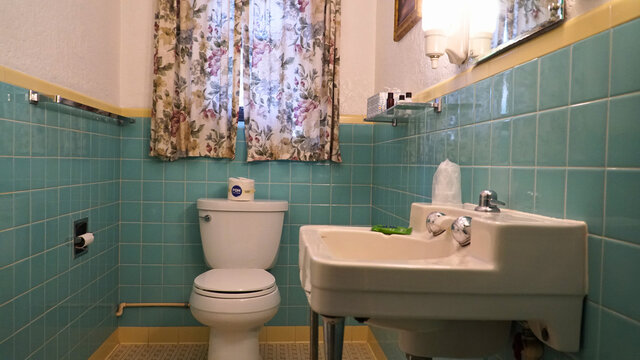 Image 7 for Two Queen Beds with Shower