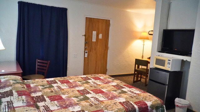 Image 6 for One Queen Bed with Shower