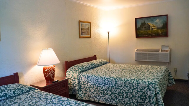 Image 2 for Two Queen Beds with Bathtub/Shower