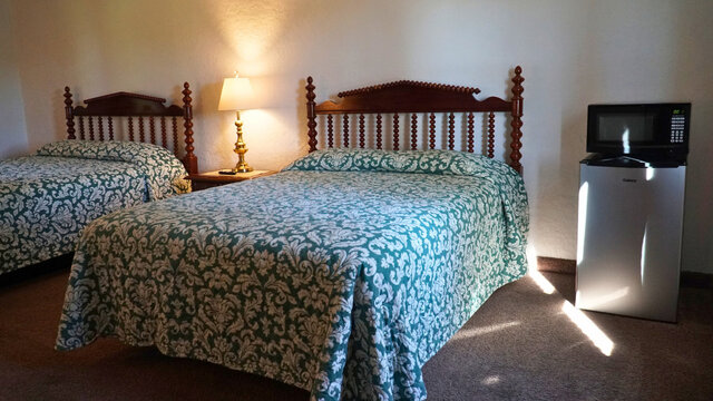 Image 7 for Two Queen Beds with Bathtub/Shower