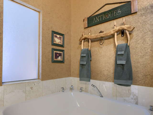 Image 5 for The Country Oak Suite