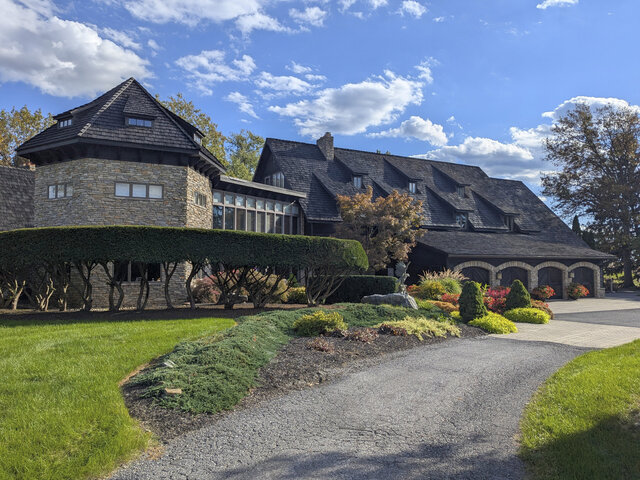 Image 7 for The Fox Hunt Suite