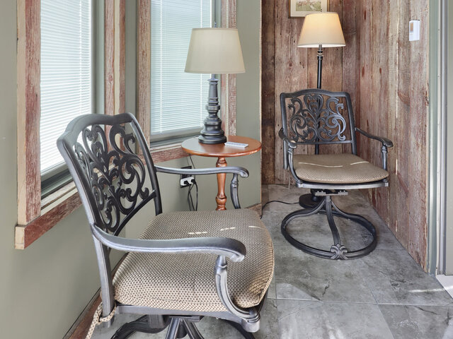 Image 2 for The Fox Hunt Suite