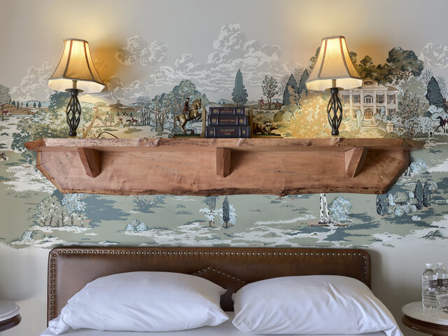 Image 4 for The Fox Hunt Suite