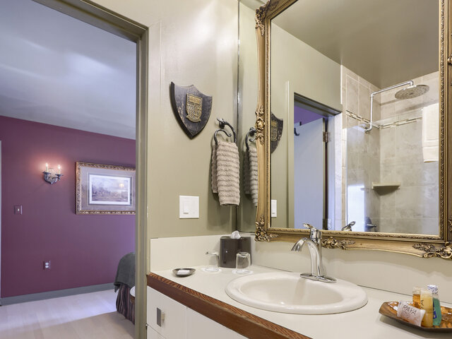 Image 6 for The Fox Hunt Suite