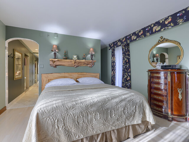 King-size Bed with Ensuite Bathroom (through archway)