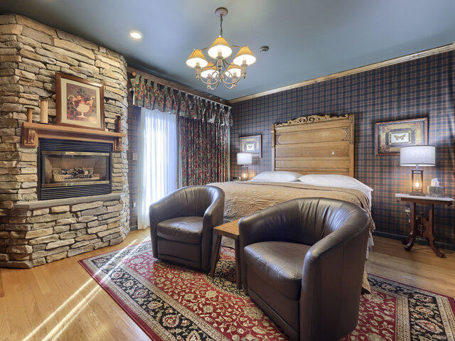 Image 1 for The Country Oak Suite