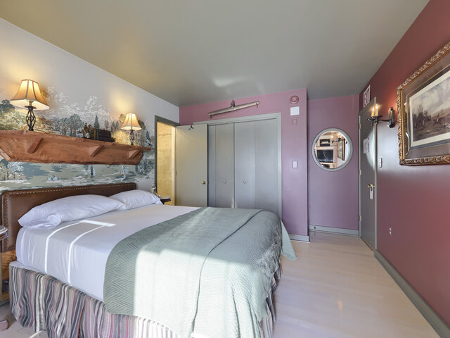 Image 5 for The Fox Hunt Suite