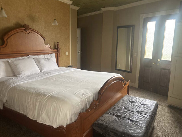 Image 1 for Eureka Springs lodging - The Parkview Suite